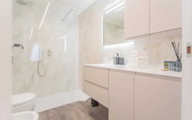 Modern & Stylish Apartment in Como City by Rent all Como