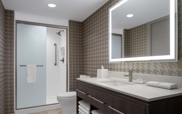 Home2 Suites Des Moines at Drake University
