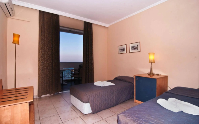Xenos Kamara Beach