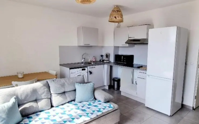 Nice 40m With Wifi Balcon Near The City