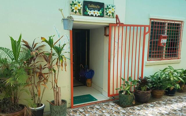 Отель Pinthong house вид на фасад