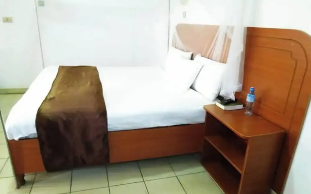 Kim's Breeze Hotel Ltd and Choma Zone