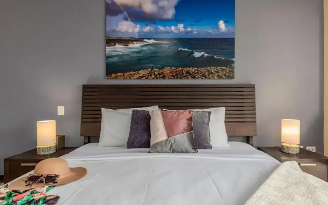 Ocean Front 2BR 2BA w Amazing Beach