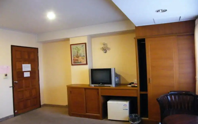 Grand Leo Hotel