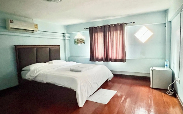 Prompt Inn Chareonkrung