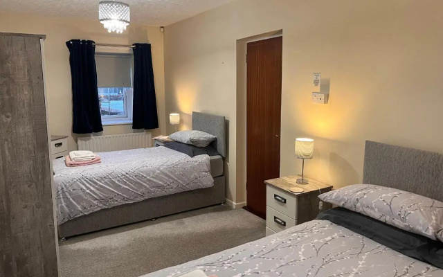 The Wee Stop Gap. Luxury 3 bedroom apartment.