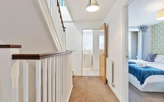 Central Big House | Large Group House | 4 Bedrooms 3 Bathrooms | Roof Terrace | City Centre