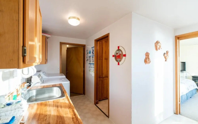 Whale Pointe 2 Br cottage by RedAwning