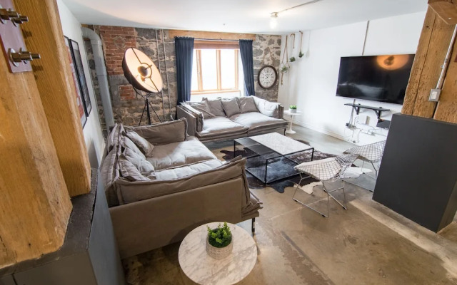 1821 Industrial Loft in Old Port by Nuage