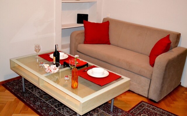 Апартаменты West Apartments Mazowiecka 7 Варшава комната для гостей