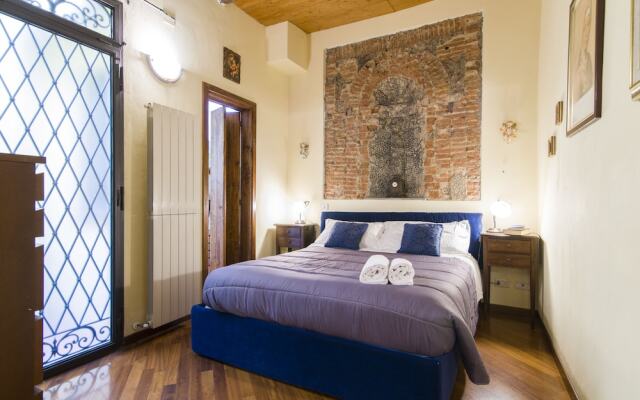 Апартаменты Florence Ariento Romantic Apartment Флоренция сейф в номере