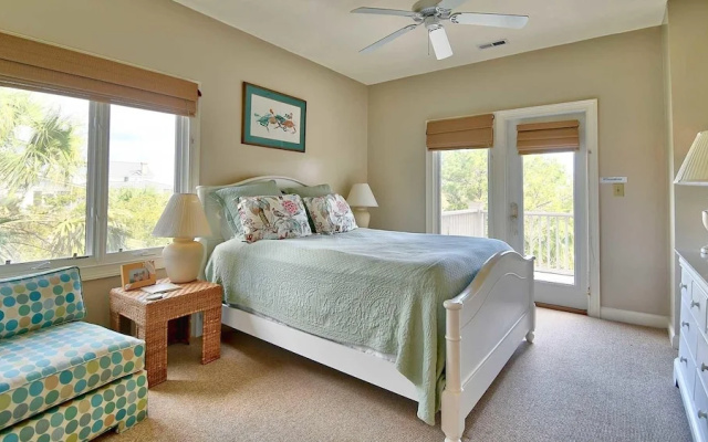 134 Maison Blanche 7 Br Home by RedAwning