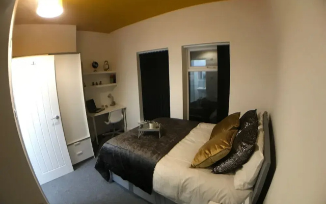 Townhouse @ 87 Walthall Street Crewe