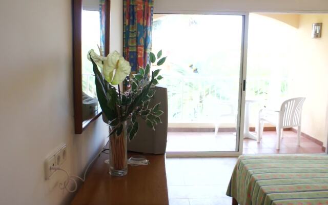 Отель Playasol Cala Tarida Сан-Лоренс де Балафия интерьер отеля