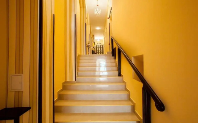 Hotel Extravagance