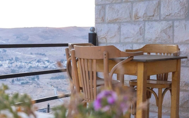 Alqalah Restotel