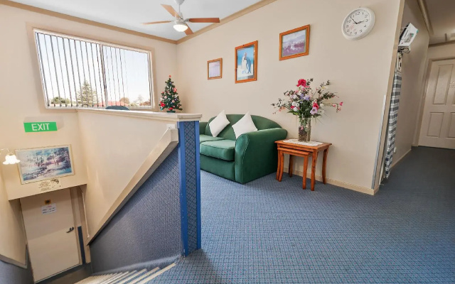 Amos House Motel