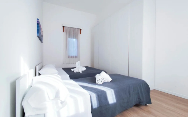 Modern Apartment Near the Beach
