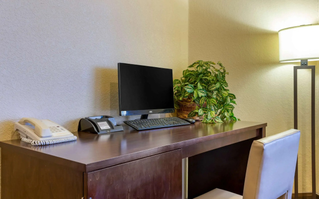 Comfort Inn & Suites Pittsburg KS