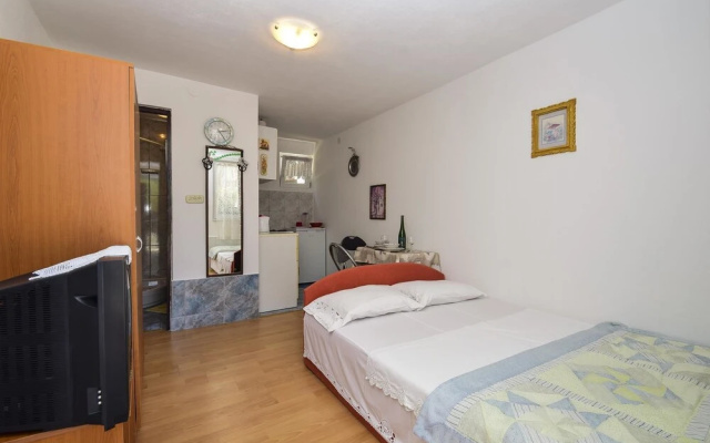 Apartments Mira Vir