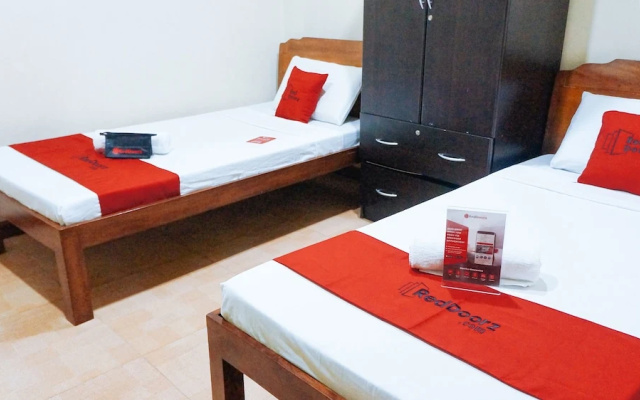 RedDoorz near Talisay District Hospital