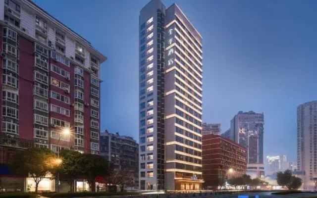 Ji Hotel (Yichang Center Yanjiang Avenue Store)