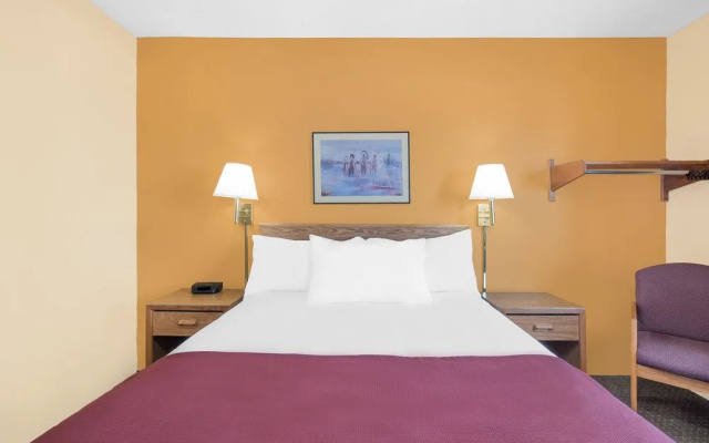 Days Inn Wall