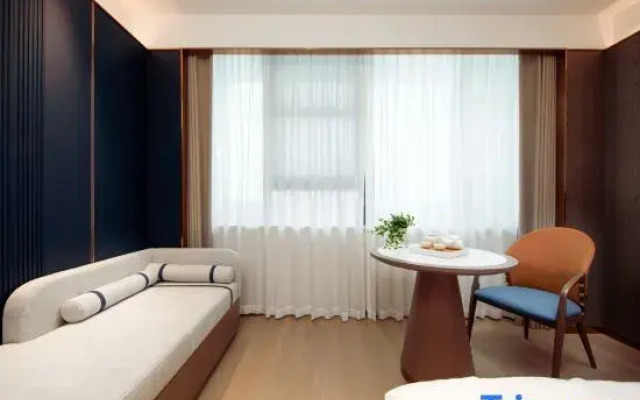 Huijing Hotel (Chunqiu Yancheng Hutang Subway Station)