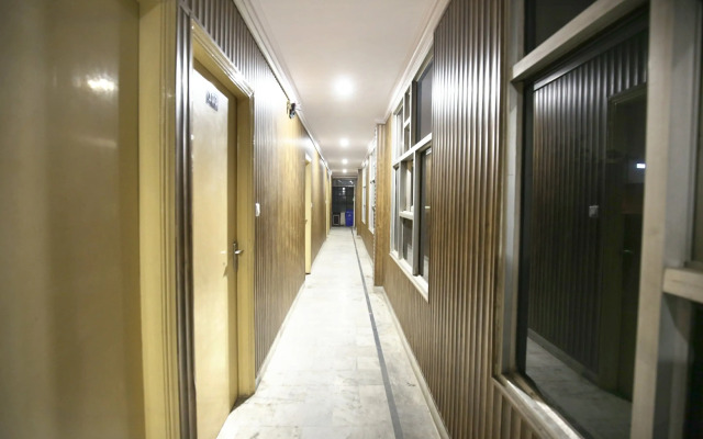 Hotel Sallow International