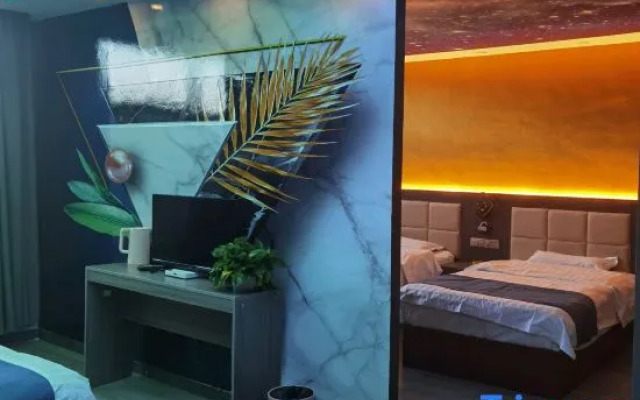 Huangqi Amulun Business Hotel
