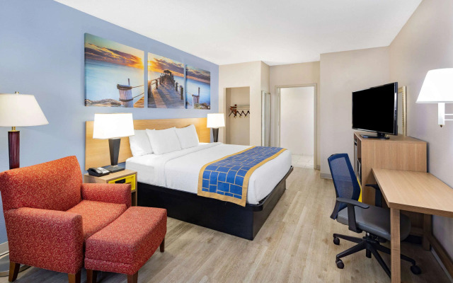 Days Inn & Suites by Wyndham Savannah Midtown