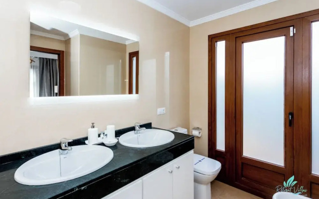 4 Bed Villa - Heated Pool, Pool Table, Bbq, Patio