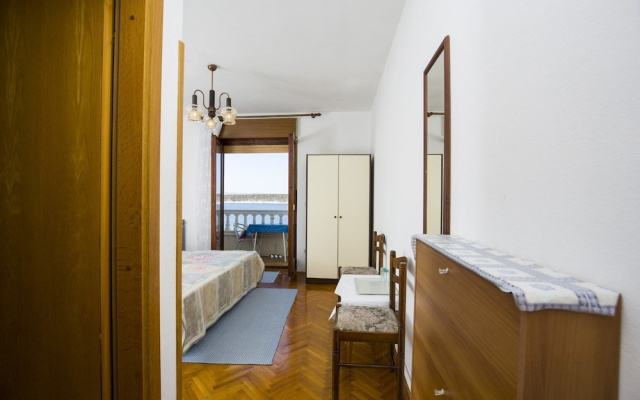 Apartments and Rooms Krstinić