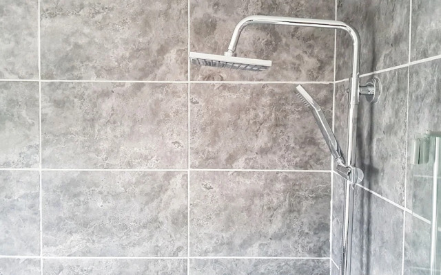Ideal Home away in Smithalls, Bolton