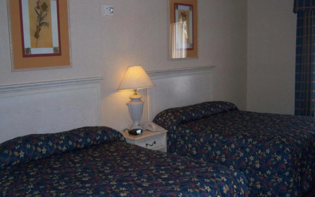 Motel 6 Pratt