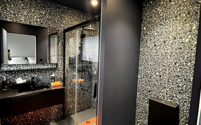 Suite 28