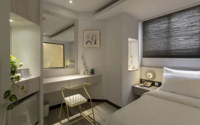 Peng Apartment