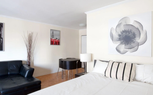 Comfortable Downtown Studio Apartment by Namastay