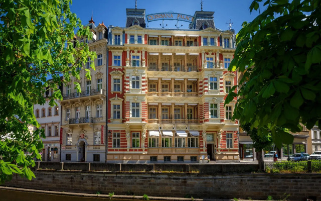 Отель Quisisana Palace Карловы Вары вид на фасад