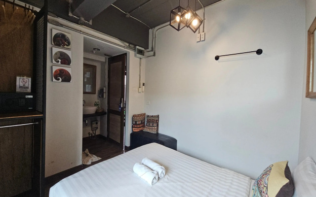 33 Poshtel