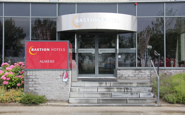 Bastion Hotel Almere вид на фасад