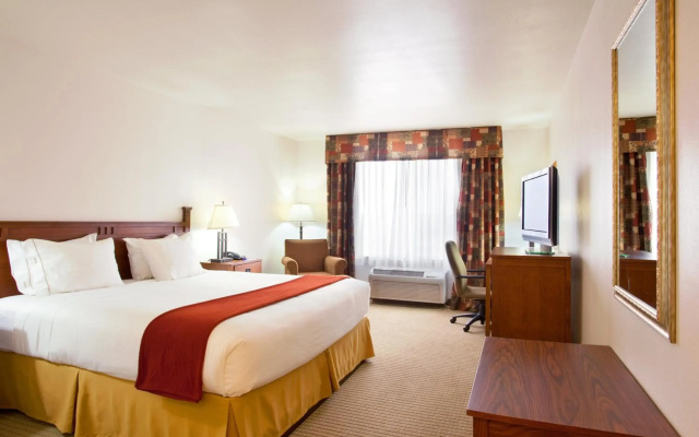 Holiday Inn Express & Suites Mattoon by IHG