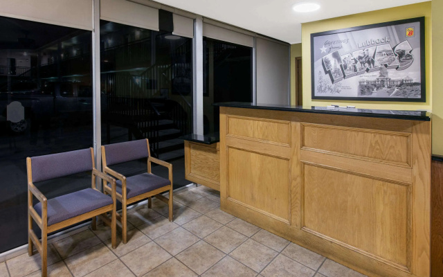 Super 8 by Wyndham Lubbock Civic Center North