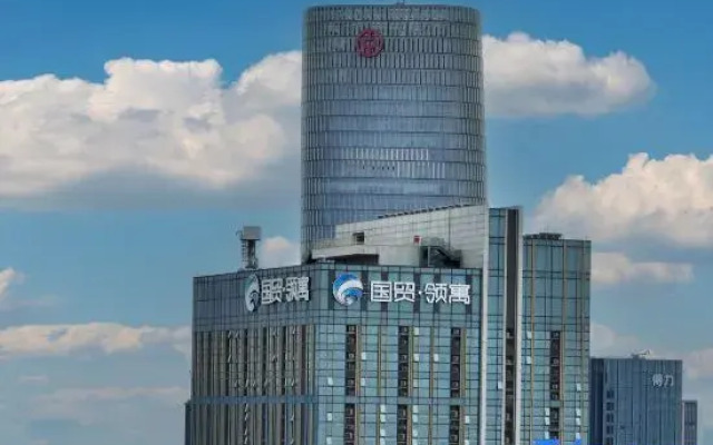Autumn Thoughts High-Rise Scenic Administrative Apartment