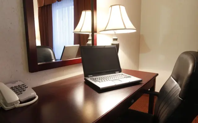Olds Pomeroy Inn And Suites