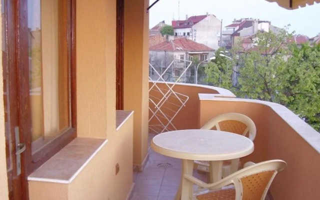 Hristovi Apartments & Studios