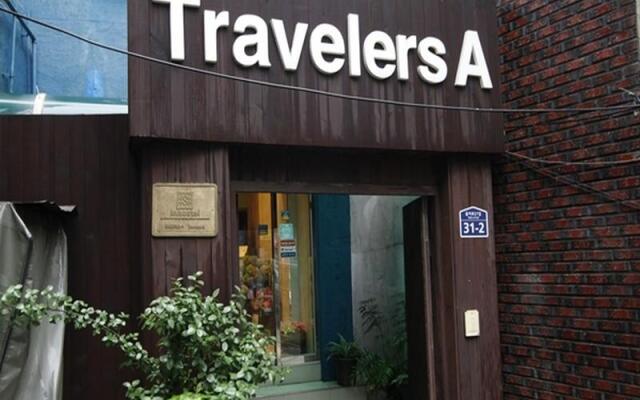 Travelersa Seoul Hostel Сеул вид на фасад
