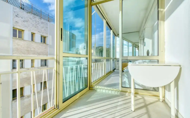 Sunny Apartment With Magnificent View of Plage du Midi Beach