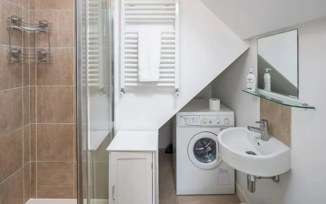 Lovely Designer 1 Bedroom Shepherd's Bush 7 min to Tube