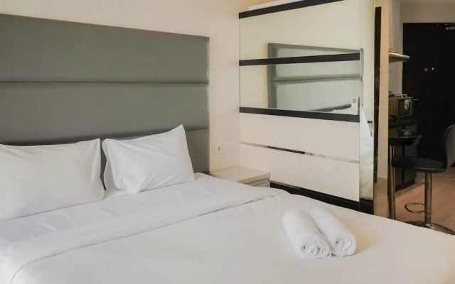 Convenient Studio Mangga Dua Apartment